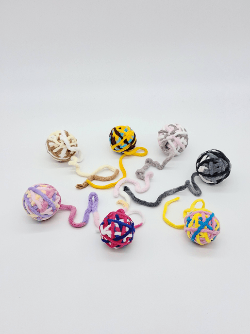 🐱 Playful Kittens Colorful Yarn Ball with Bell Cat Toy 🧶